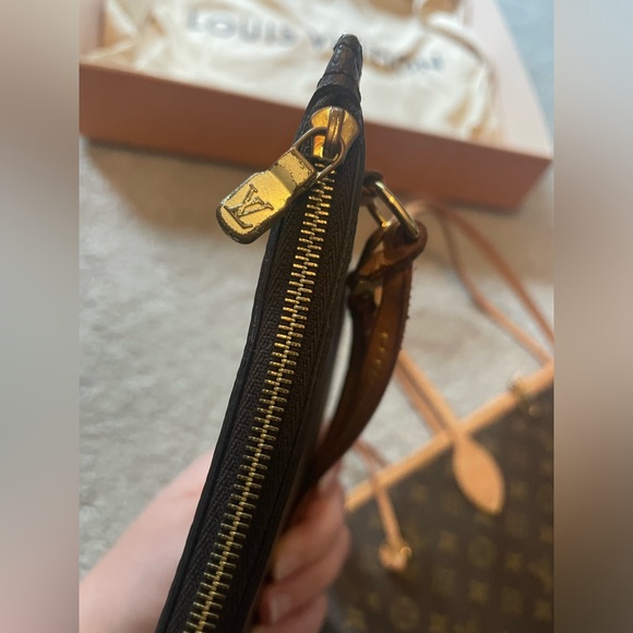 Louis Vuitton GM Neverfull - Picture 15 of 16